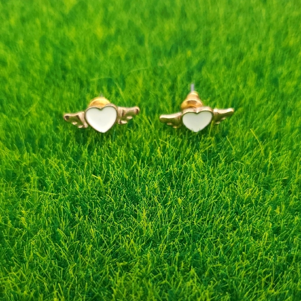 Soaring Hearts Earrings E1024